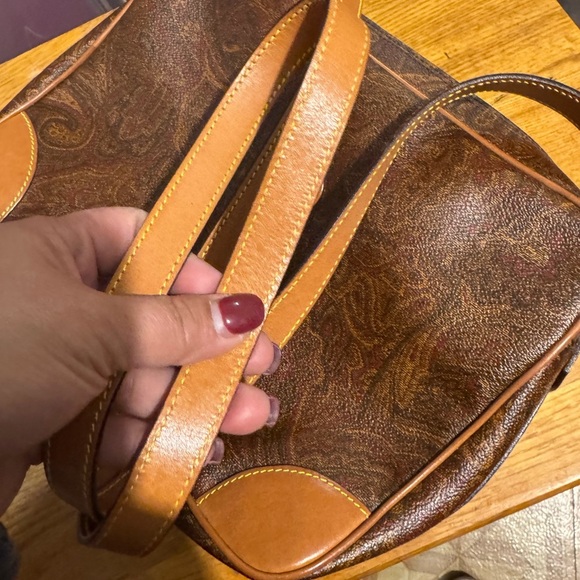 GF LeatherBag - Picture 6 of 13